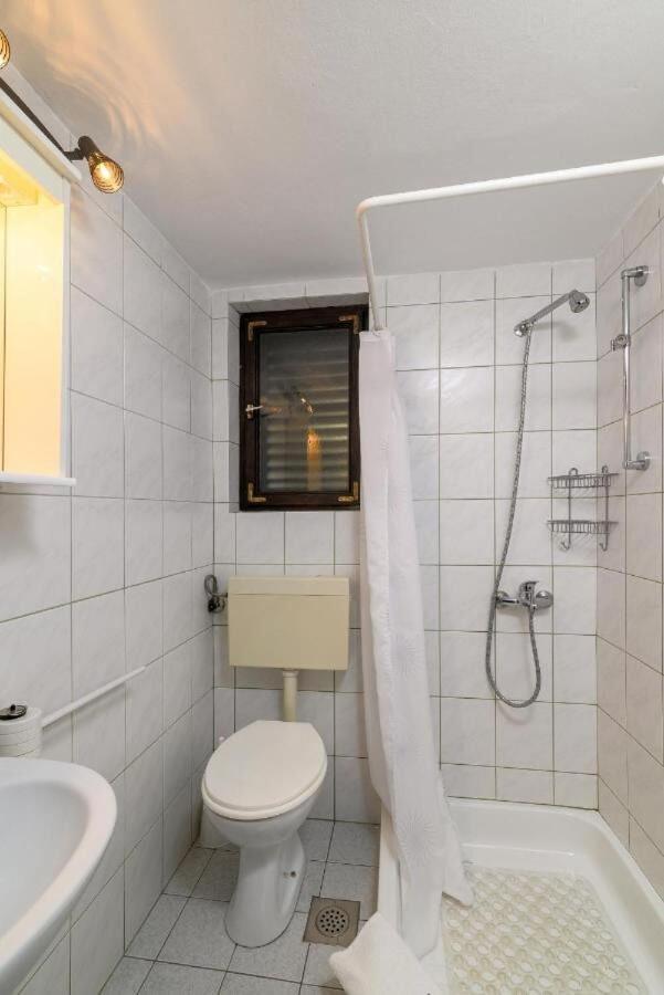 Apartments Katrina Rakalj Екстериор снимка