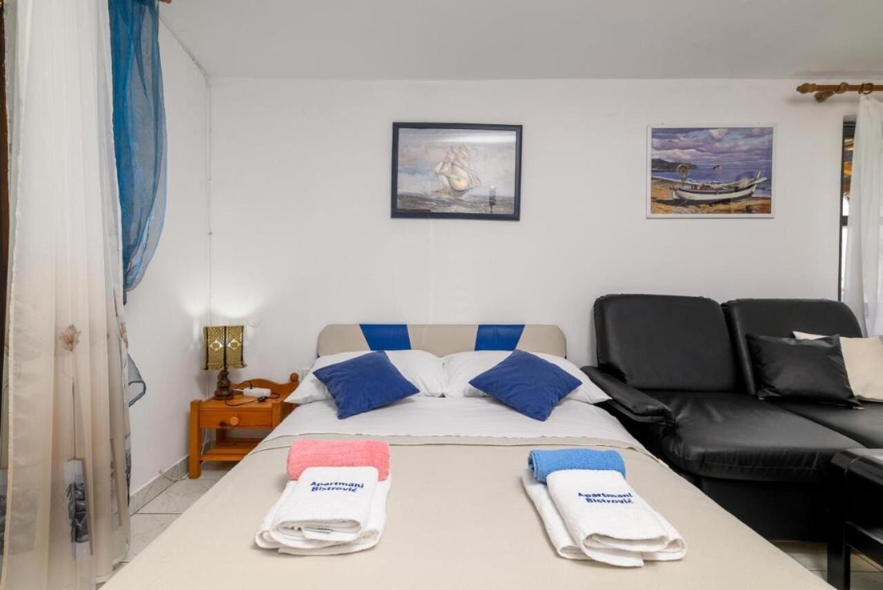 Apartments Katrina Rakalj Екстериор снимка
