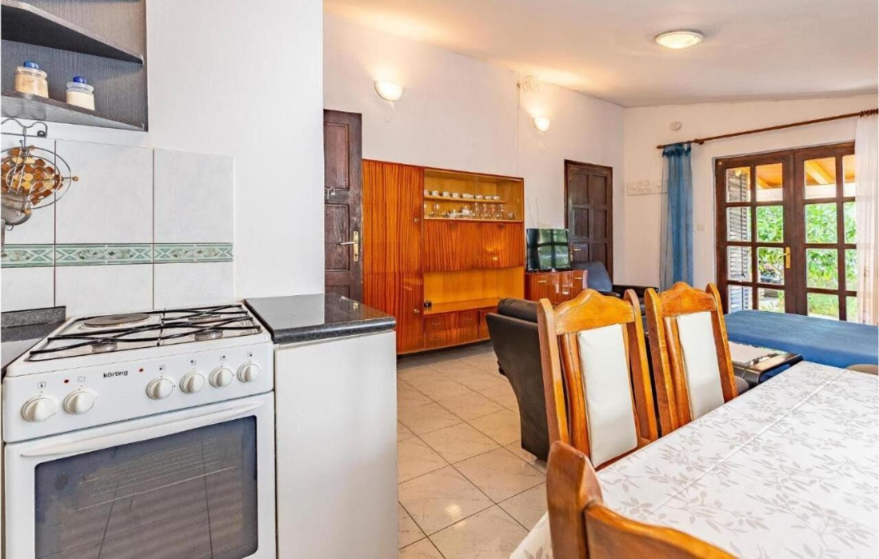 Apartments Katrina Rakalj Екстериор снимка