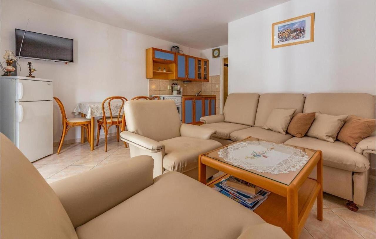 Apartments Katrina Rakalj Екстериор снимка